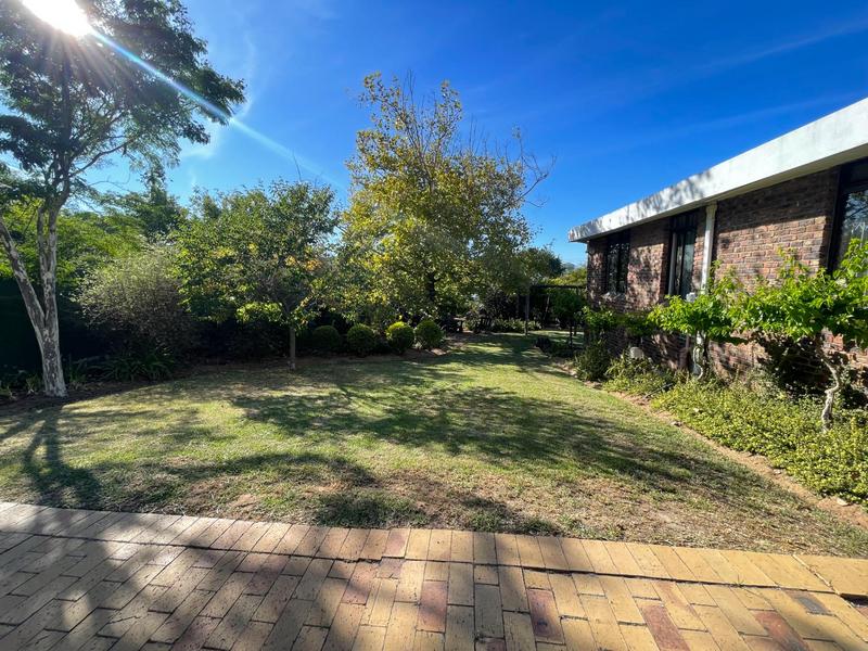 5 Bedroom Property for Sale in Bergzicht Western Cape